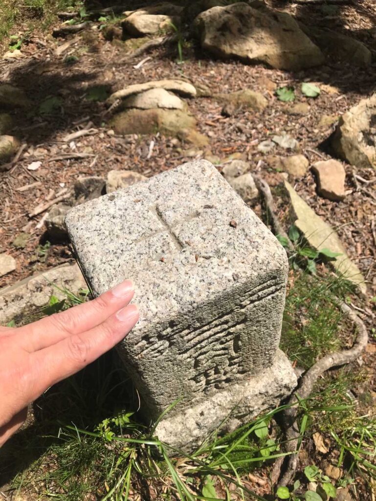 弁天ノ森付近の石標柱にタッチ