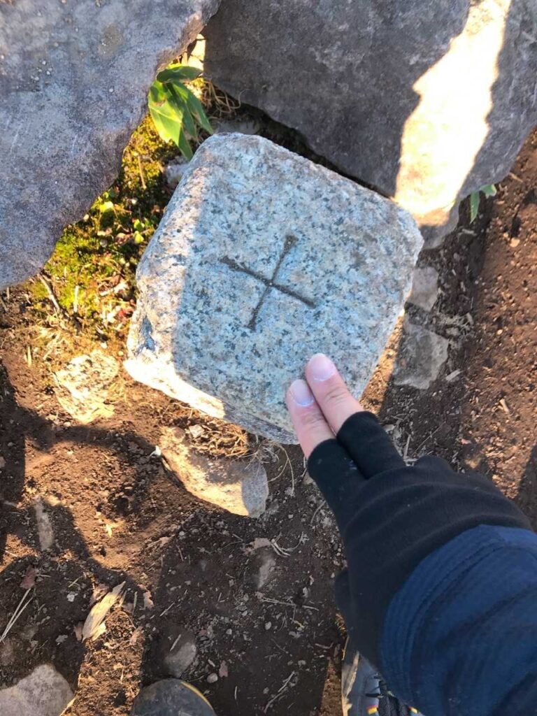 黒檜山の三角点にタッチ