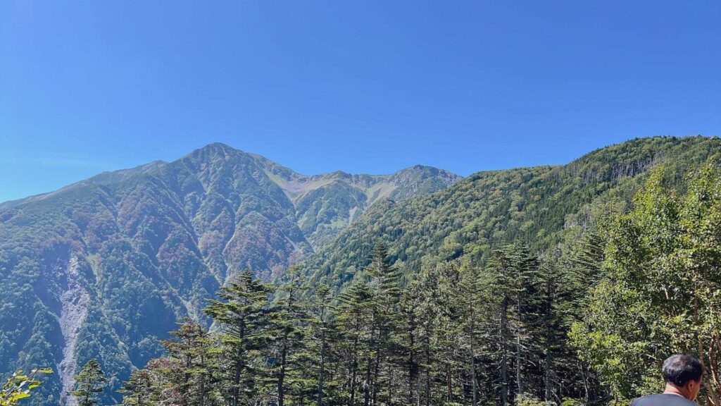 赤石小屋から赤石岳方面の眺め