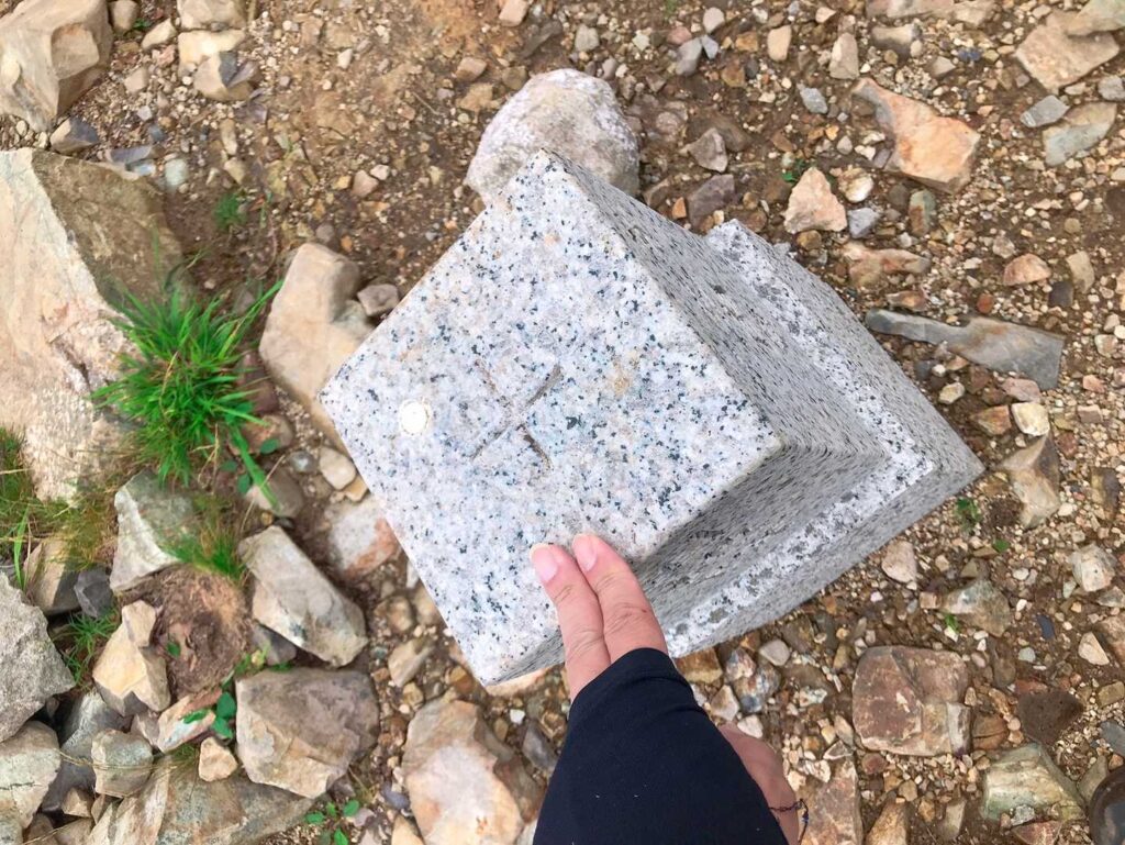 山頂の三角点