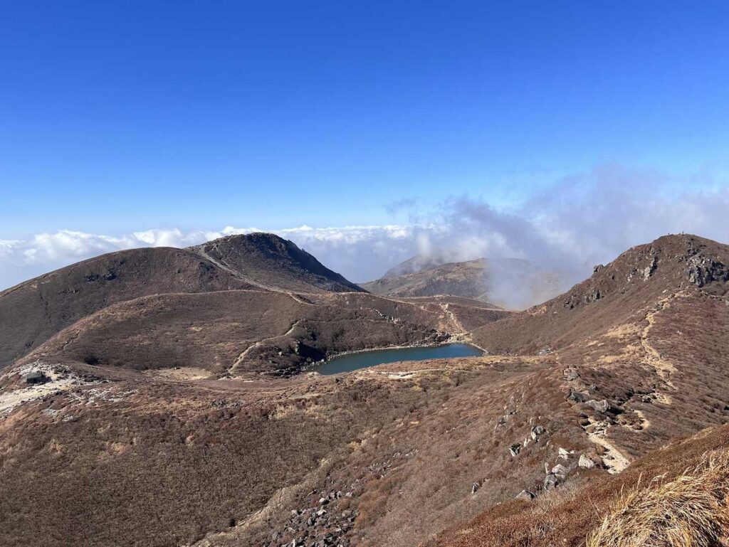 青空と九重連山