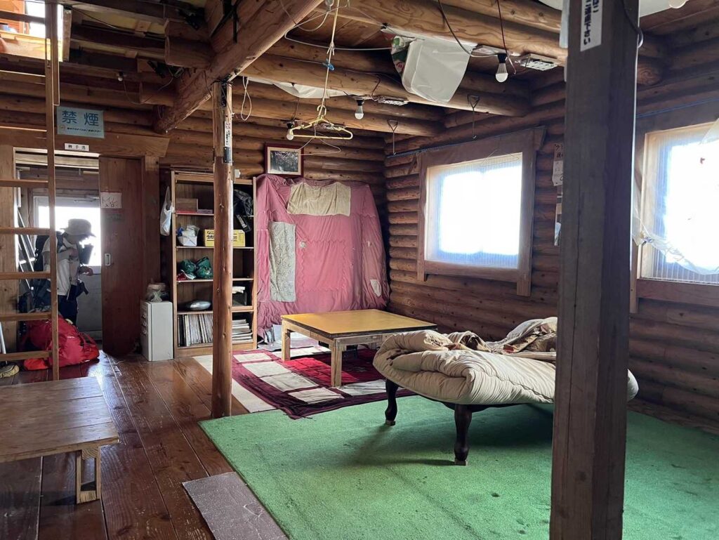 小屋の中は今でもきれい