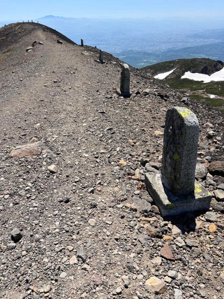 山頂エリアの石柱