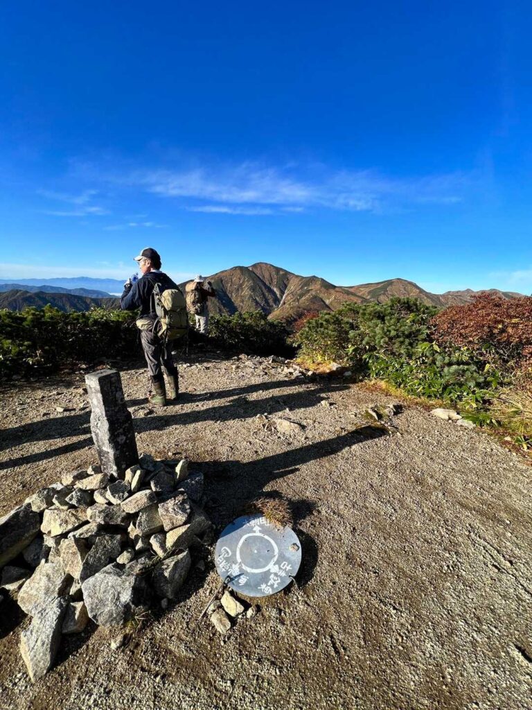 小朝日岳山頂