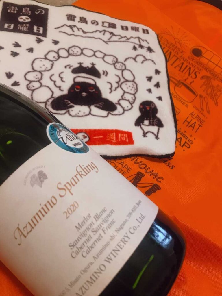 戦利品のスパークリングワインと雷鳥タオル