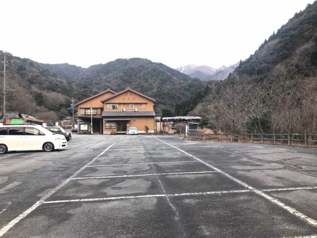 早めに駐車場に / お山が少し雪化粧