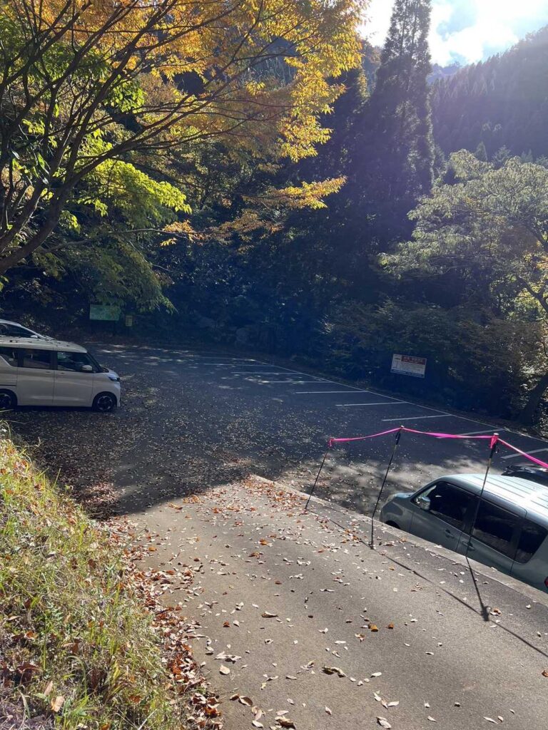 ほぼ空になった駐車場