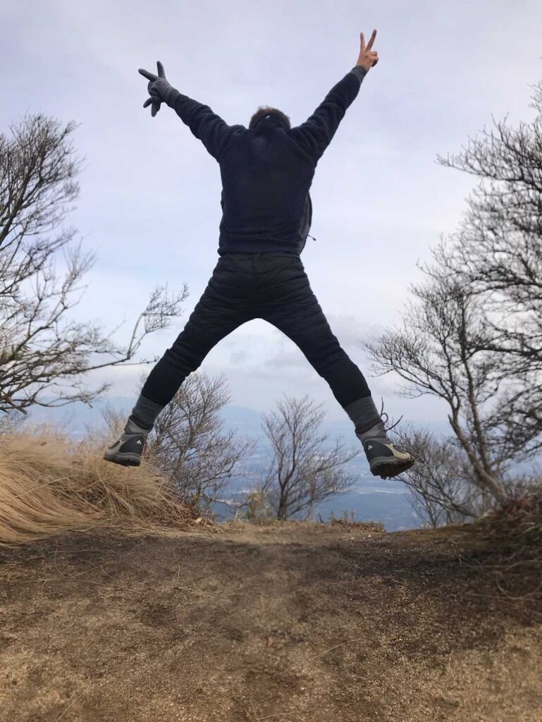 ヤッホーー(山頂付近での写真)