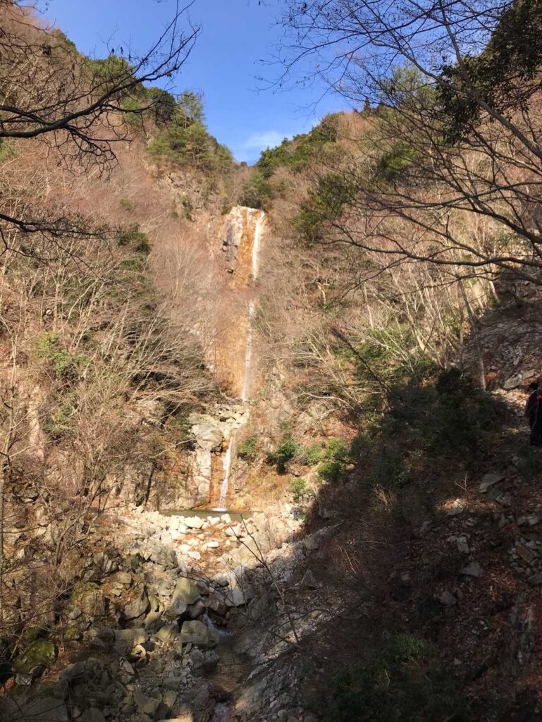 滝を発見！！