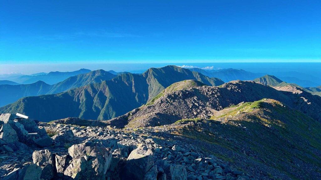 赤石避難小屋付近からの展望