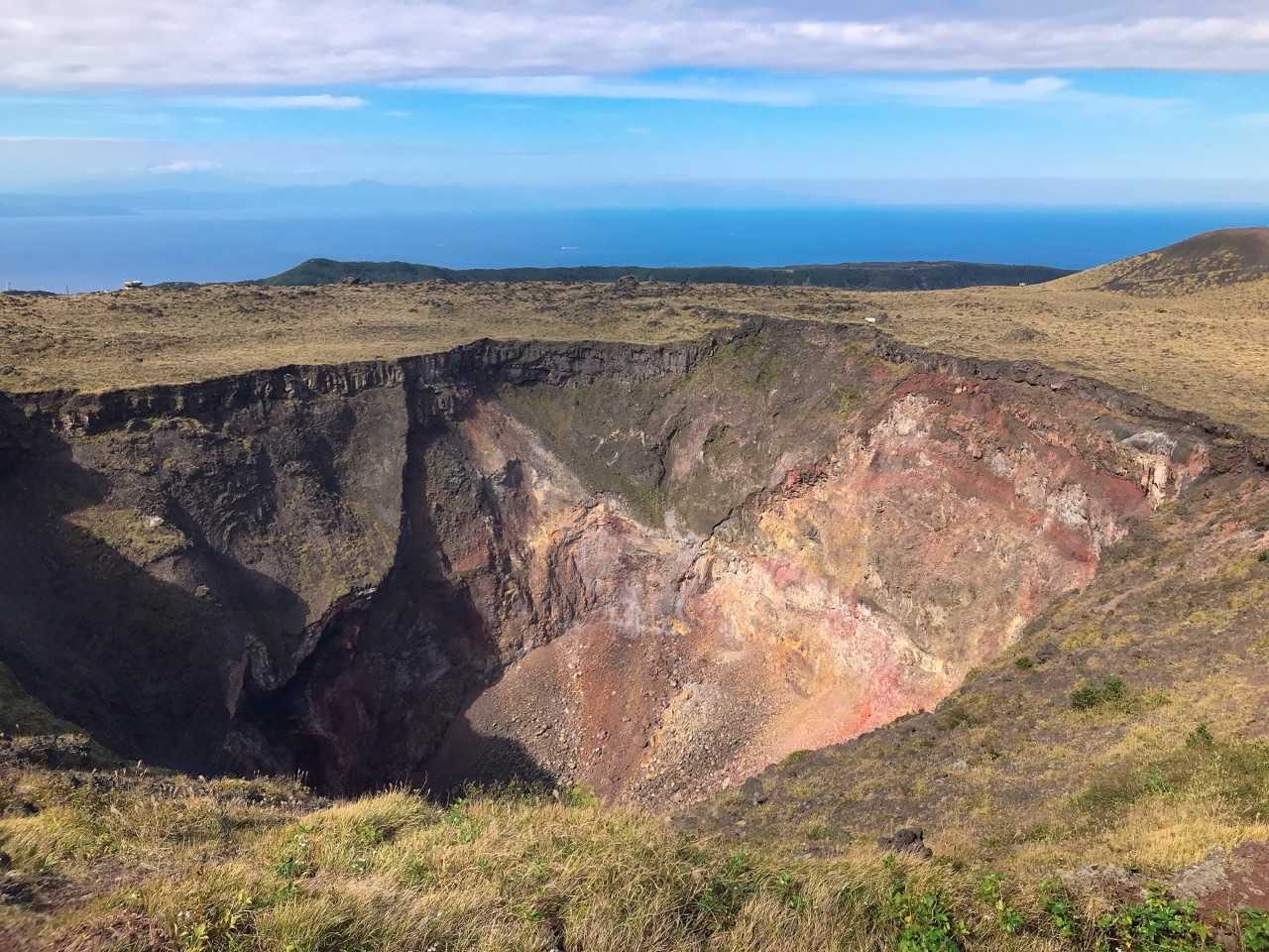 火口がポッカリ🌋