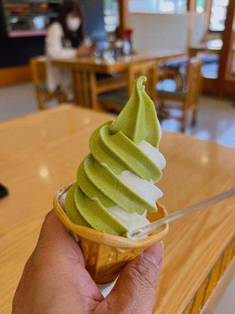 ほうれん草ソフトクリーム