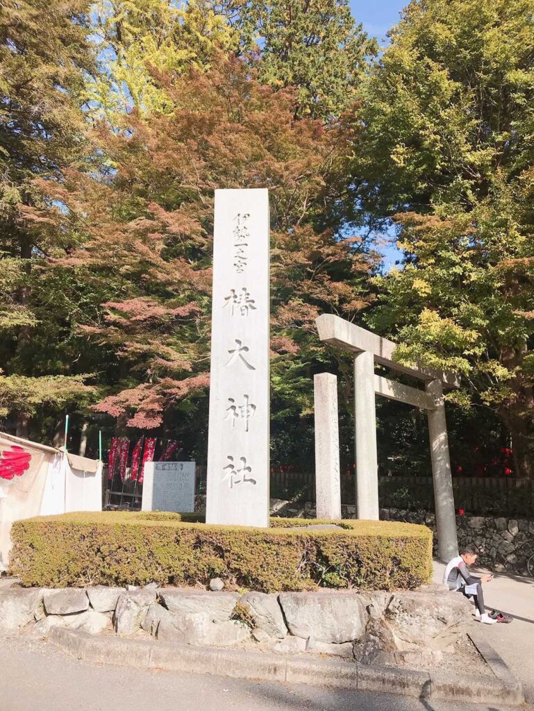 椿大神社で登山の無事を願う