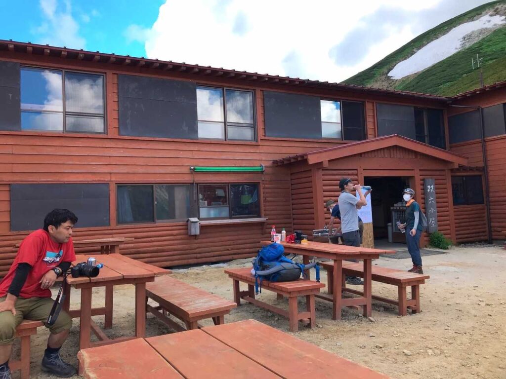 何とか双六小屋に到着