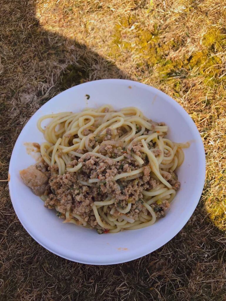 お隣さんから担々麺鍋のお裾分けが