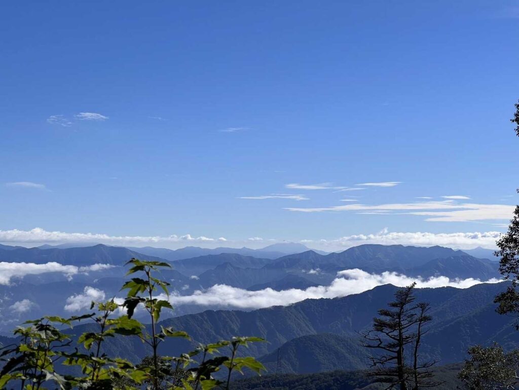 いい天気の登山道