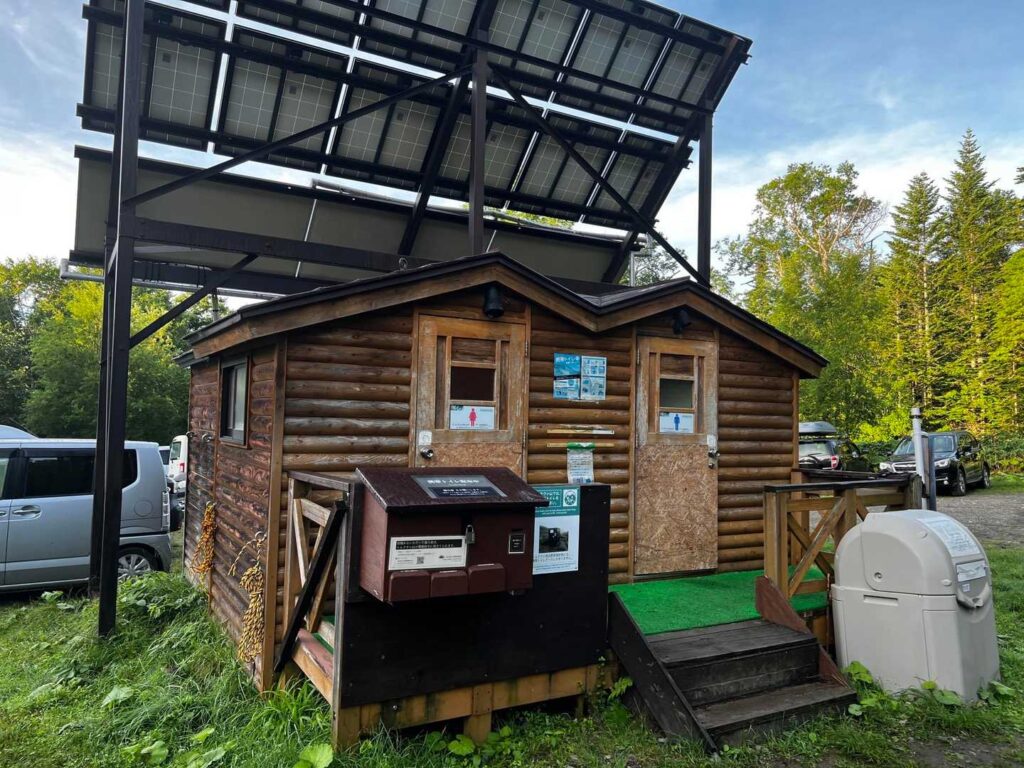 登山口のバイオトイレ