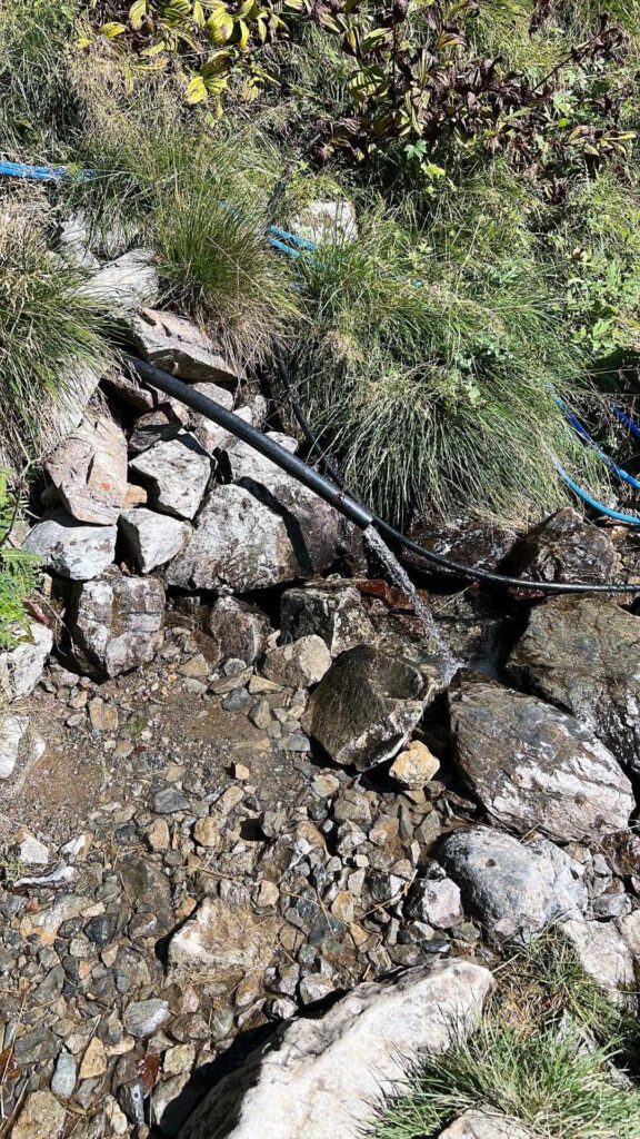 荒川小屋の水場