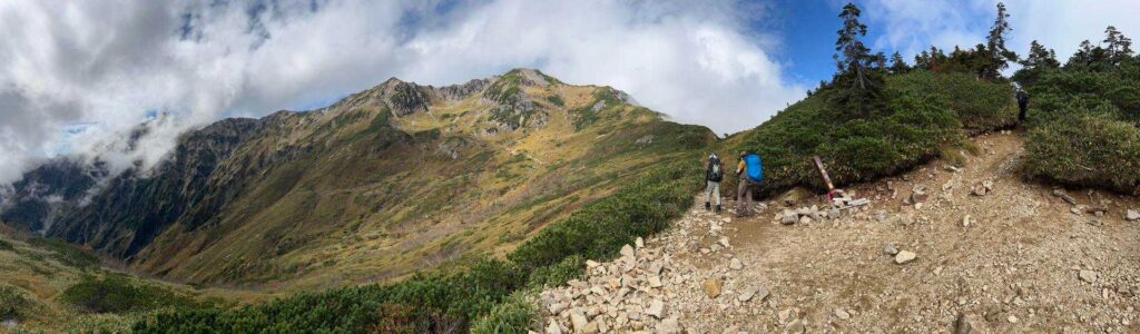 下山中に見えた笠新道の全容