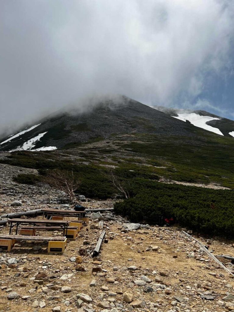 午後から雲が出てきた稜線