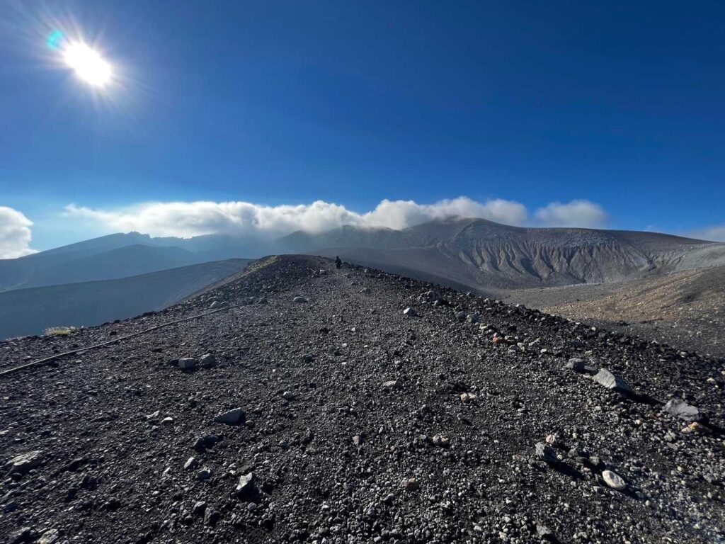 暑さの中を登っていく