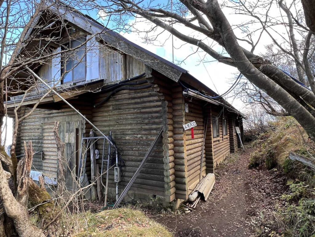 九合目小屋の外観