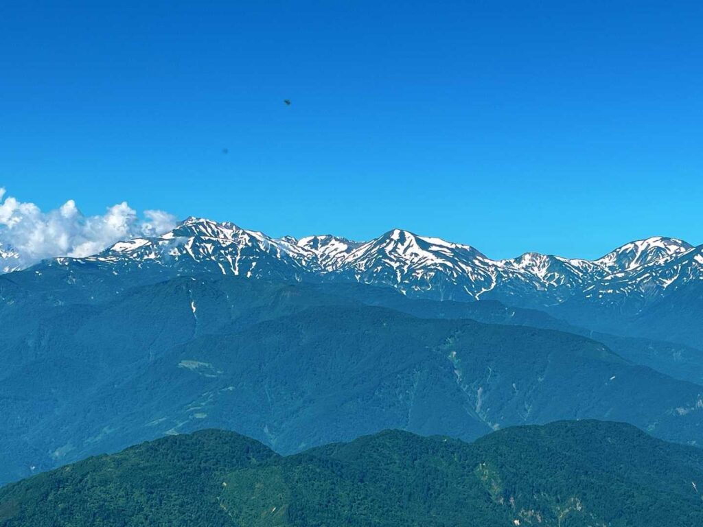 山頂からの北アルプスのパノラマ