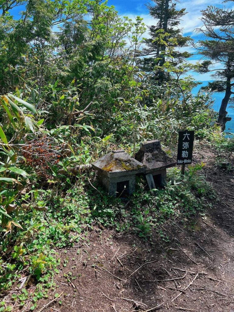 六弥勒の合流点。十三仏の石仏