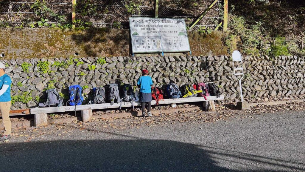 バス乗り場で待機中