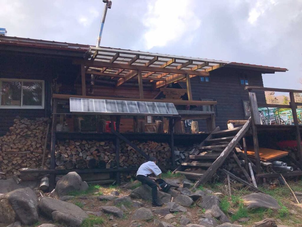 お店は閉まっていて、揚げパンお預け