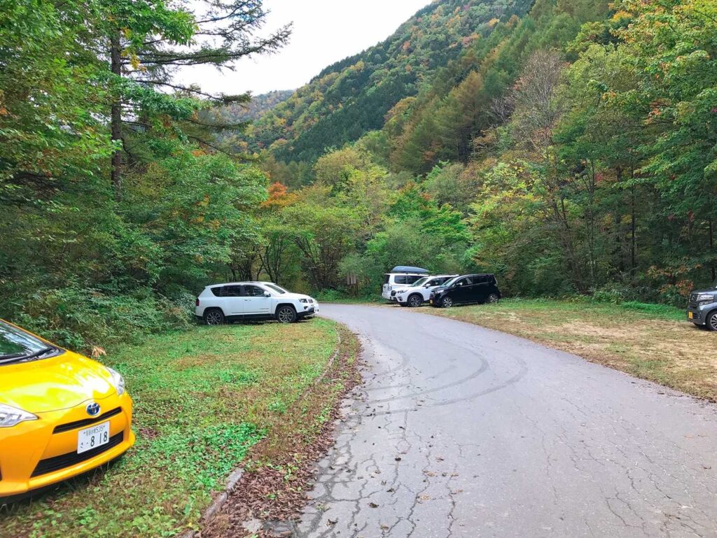 広河原登山口の駐車場に到着