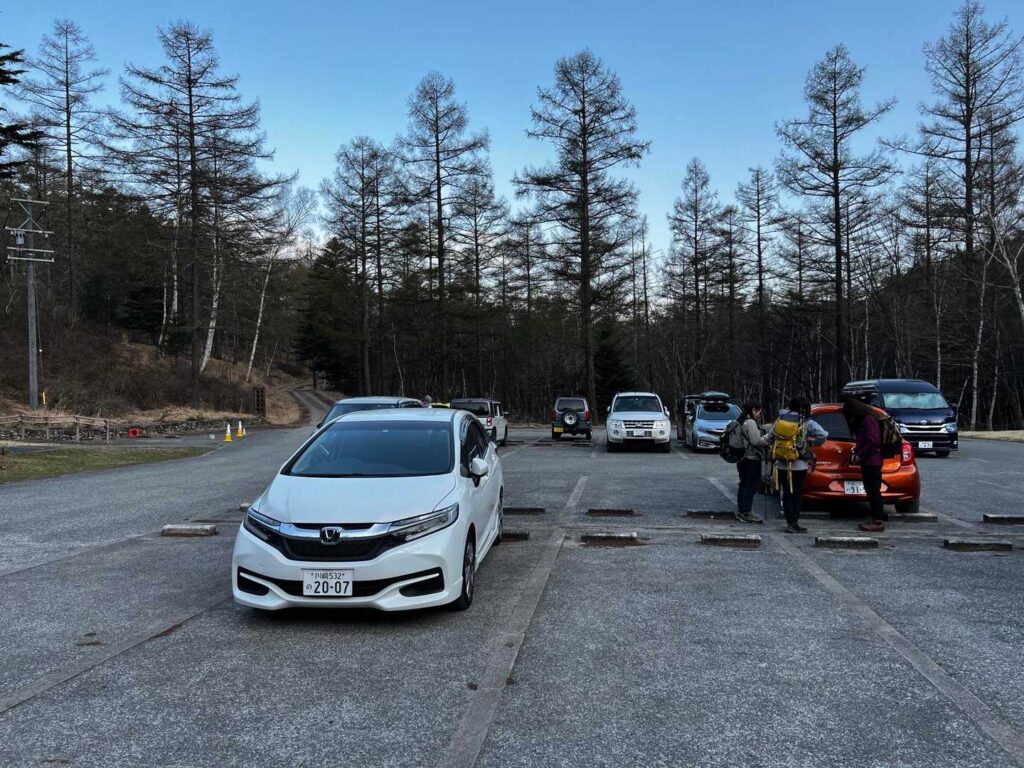 毛木平駐車場の朝の様子