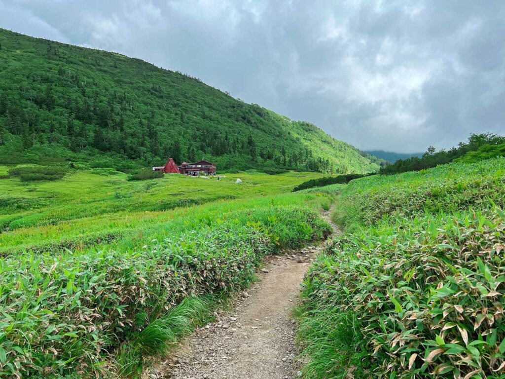 小屋が見えてからも結構距離がある