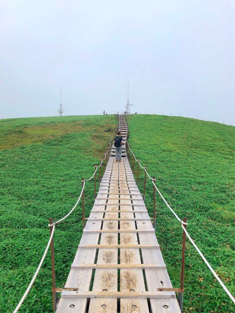 天気がね… とりあえず山頂目指してﾃｸﾃｸ