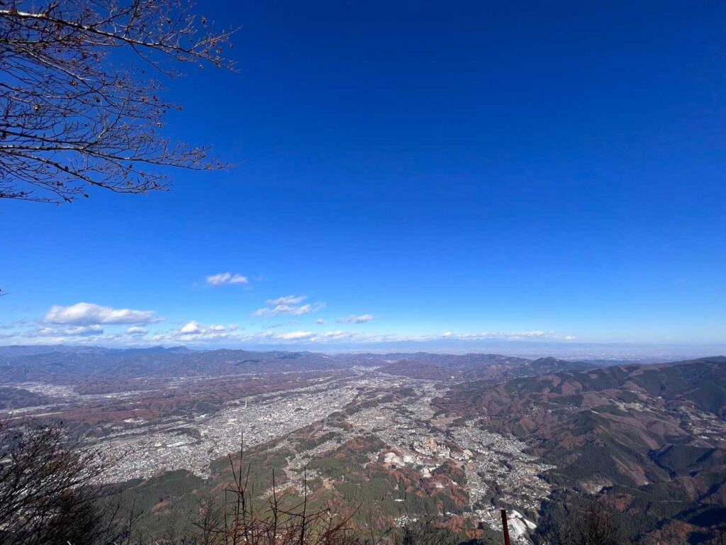 ジャーン / 奥に谷川かな?