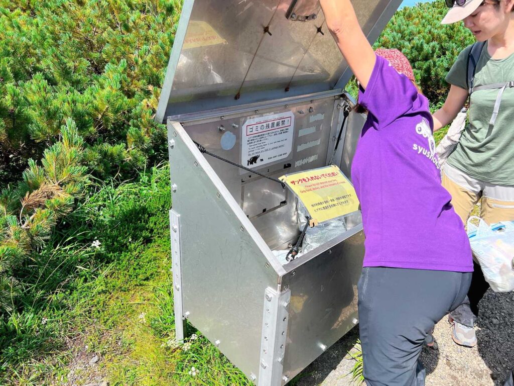 ヒグマ対策のフードロッカー