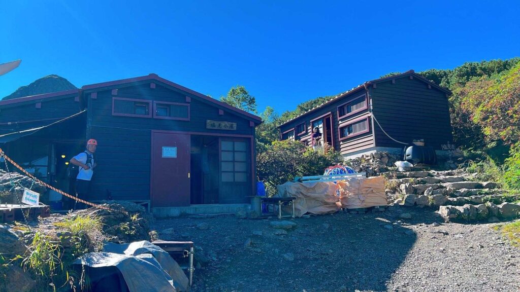 塩見小屋と塩見岳