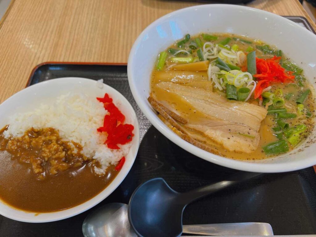 お腹がすきすぎて SAで青ネギチャーシューミニカレーを / 今回もおつかれさまーでした