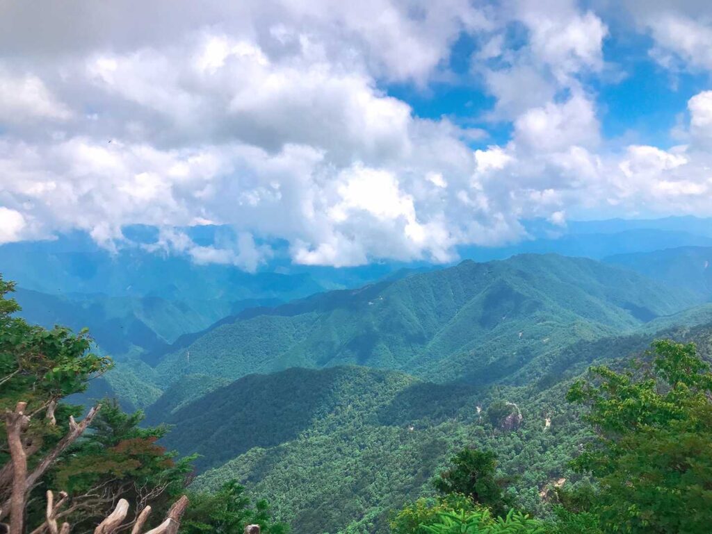 山頂からの大峰の展望