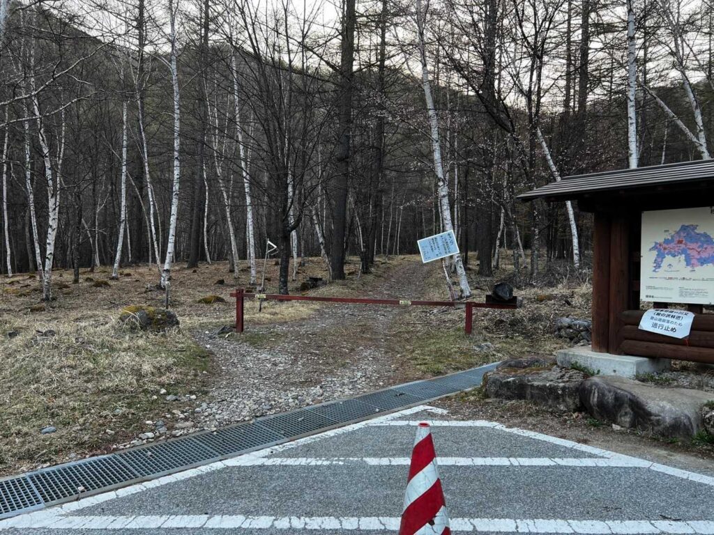 毛木平の登山口