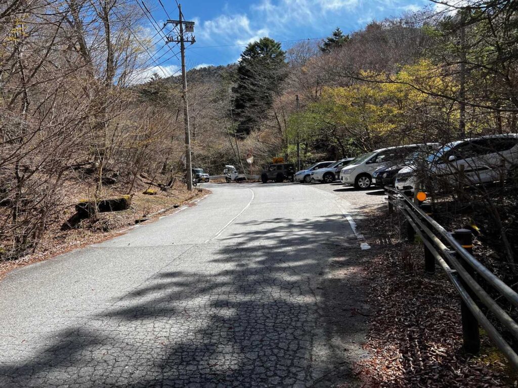 ゲートがまだ閉まっているので 途中に停めるしか…😅