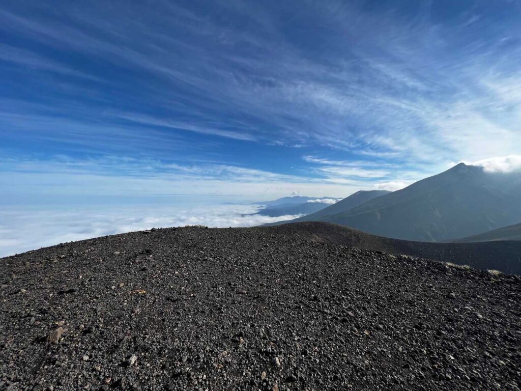 昭和噴火口付近の月面のような景色