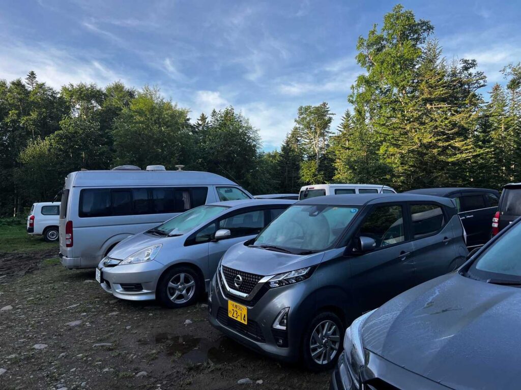 早朝の駐車場の様子