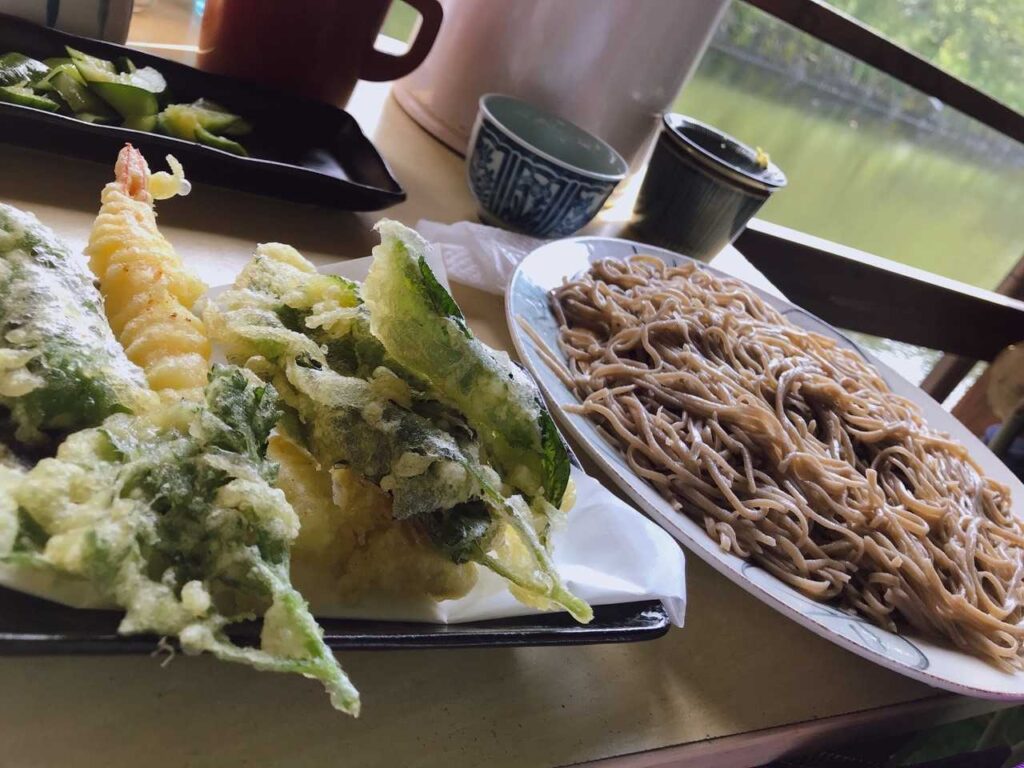 天ぷらと蕎麦のセット。300gを注文