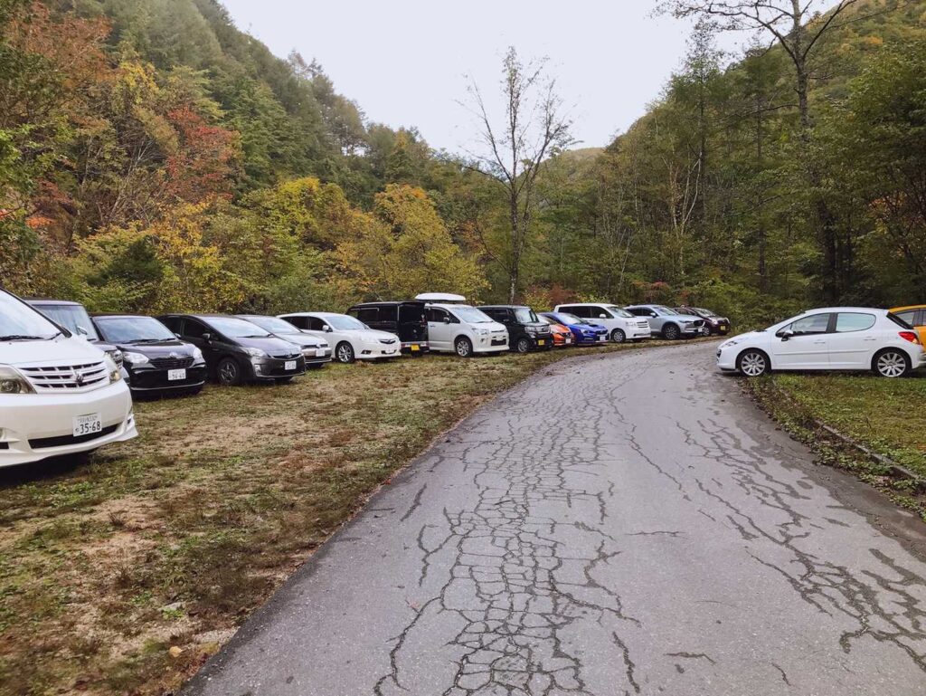広河原登山口の駐車場
