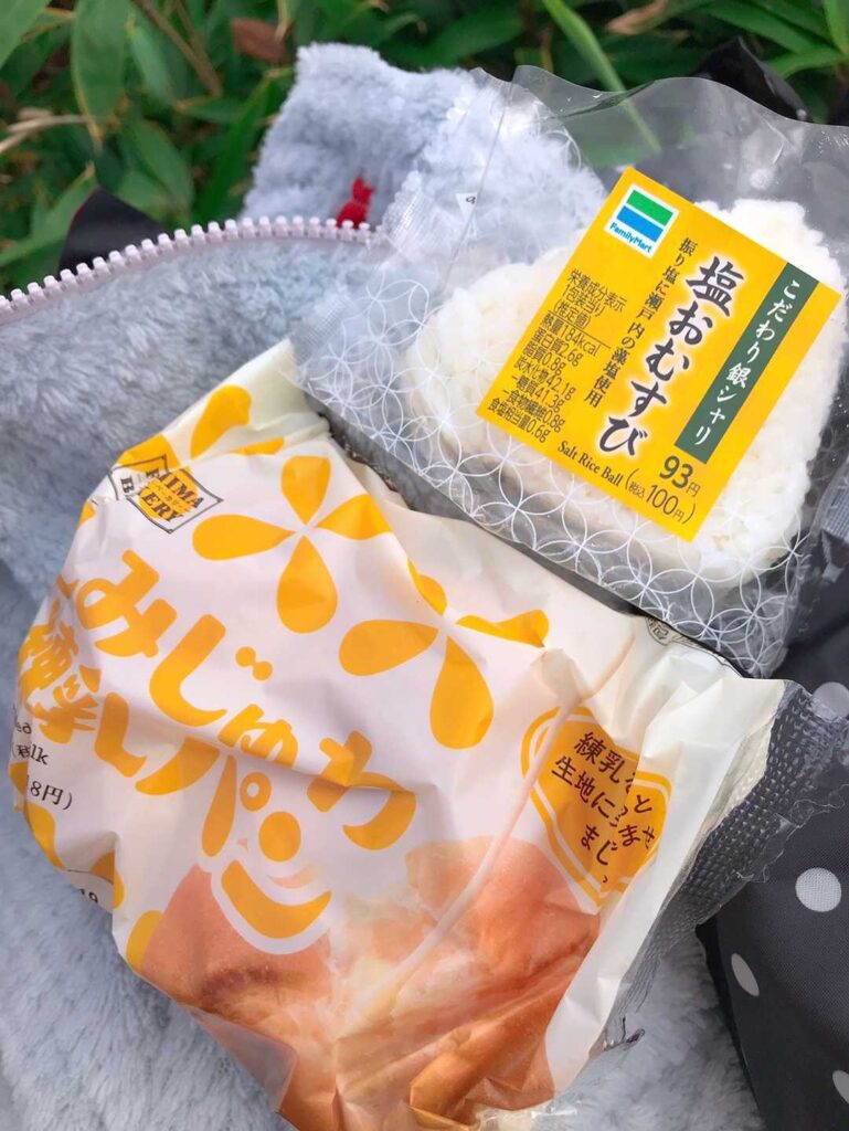 おにぎりとパン