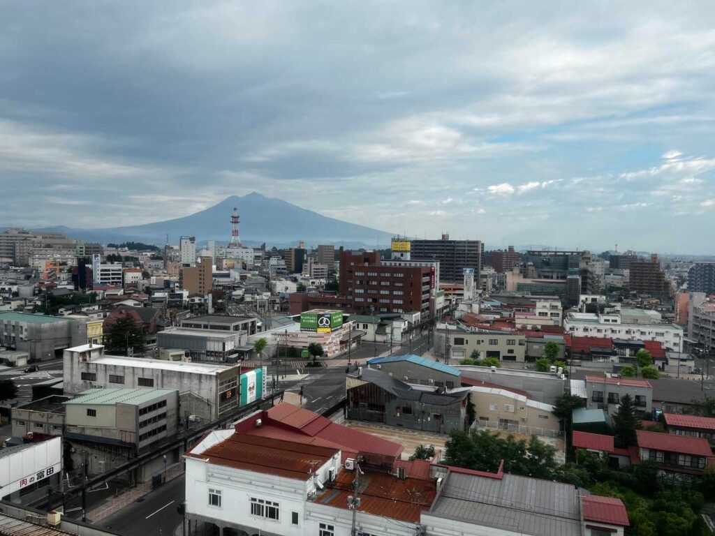 ホテルから見える岩木山