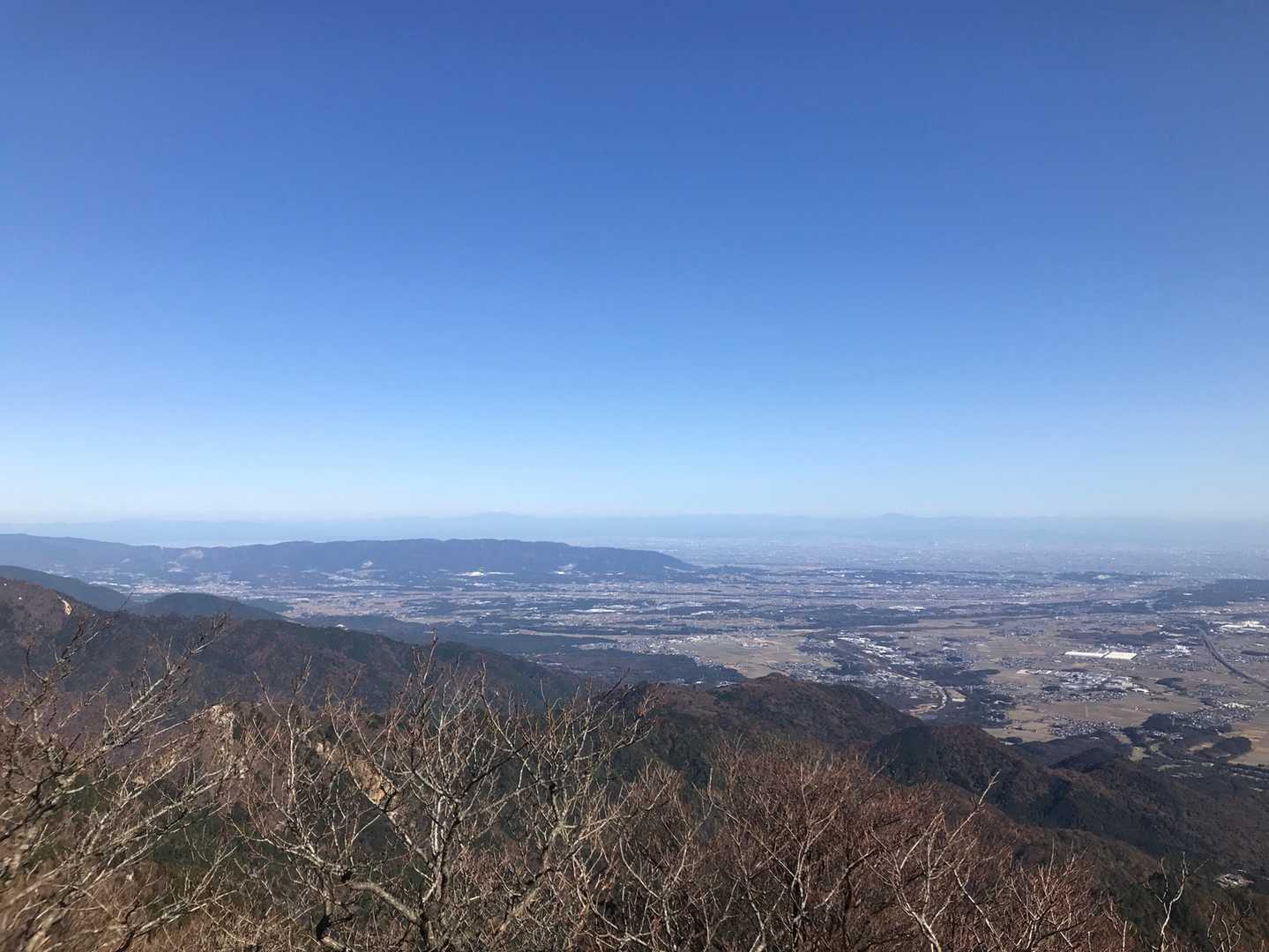 山上から伊勢湾を見下ろす