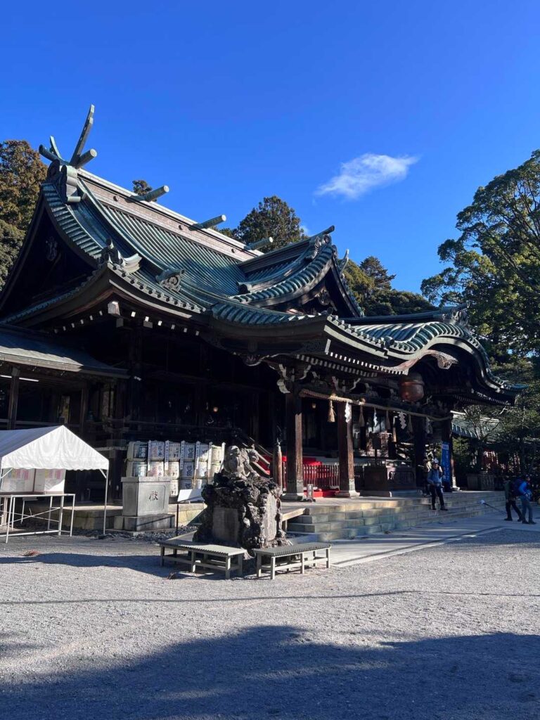 筑波山神社の社殿と青空