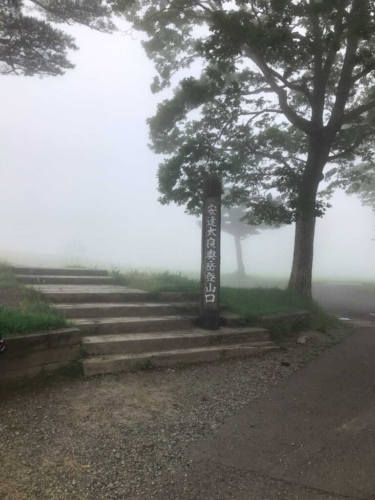 ロープウェイ乗り場から見上げた空